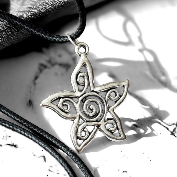5 For $25💫Alternative Groovy Silver Star Pendant Necklace - Picture 1 of 5